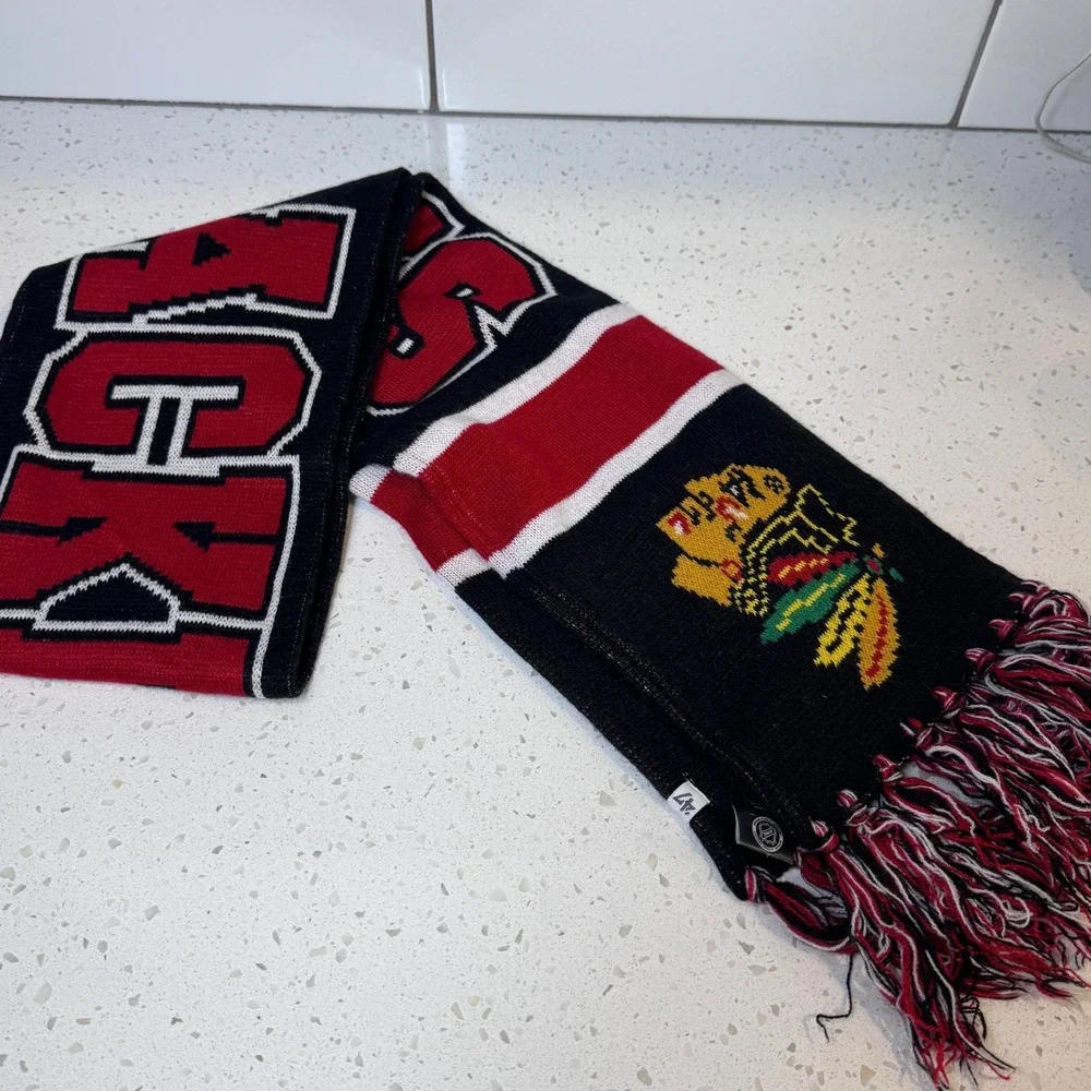Chicago Blackhawks 47 Brand NHL Knit Scarf Black Red White Logo Fringe OSFA